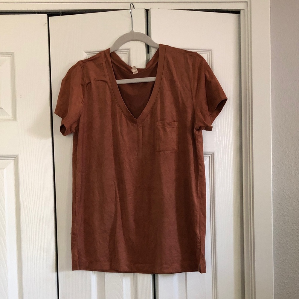 Wishlist Rust V-Neck Short Sleeve Pocket Tee
